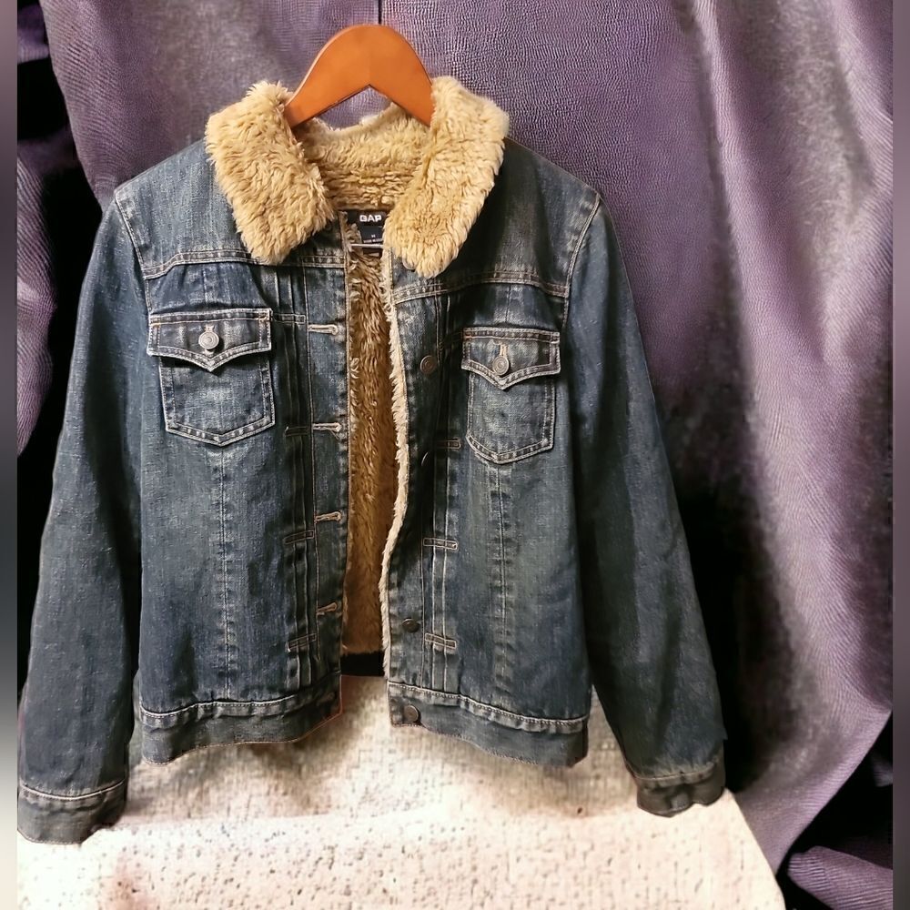 Vintage GAP Denim Jean Jacket Shearling Collar and Lining Size M Streetwear